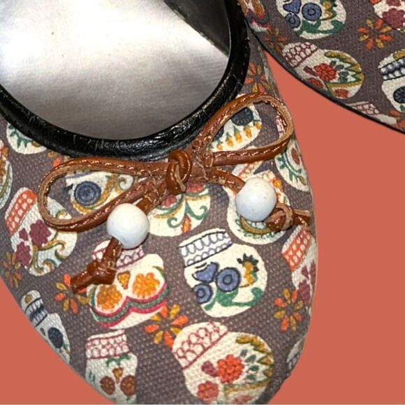 Blink brand awesome skull design pump heels! - Picture 8 of 13